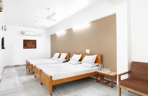 Gopalapuram Hotel | Sri Aarvee Hotels