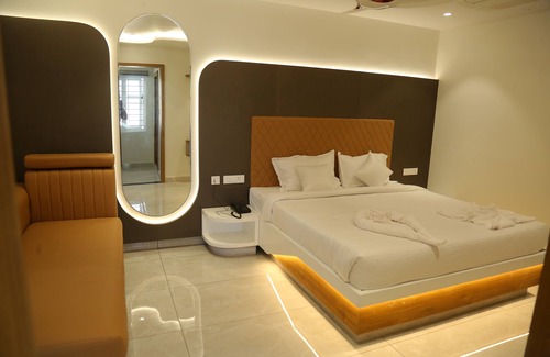Narasaraopet Hotel | SRIPADAM GRAND