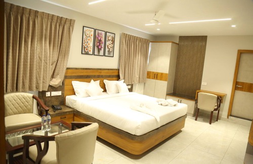 Narasaraopet Hotel | SRIPADAM GRAND