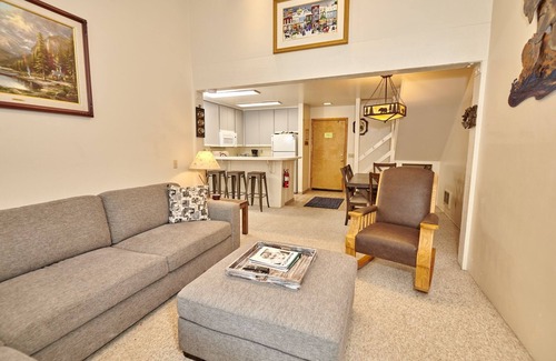 Mammoth Lakes Condo | St. Anton Courtyard View 2-bedroom Condos w/two Oversized Jacuzzi Spas