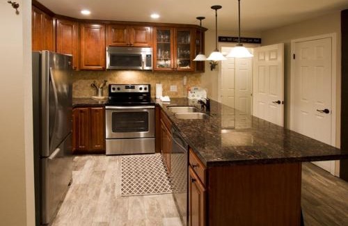 Mammoth Lakes Apartment | St Anton Wooded View 2-Bedroom Condos with Ski Lockers