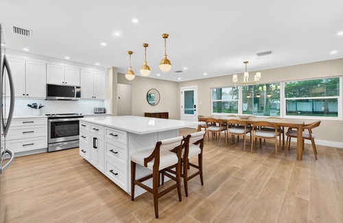 Ringling Estates House | ST. ARMANDS CIRCLE, 3 Bedroom 3 Bath, Heated Pool!