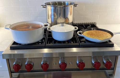 St. Helena House | St. Helena with Beautiful Vineyard View near Main Street