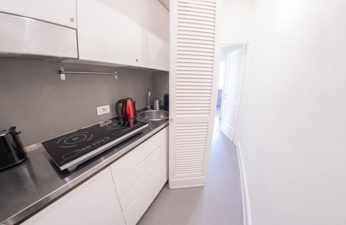 Rione XIV Borgo Apartment | St. Peter Colonnade view (MAS-3)