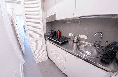 Rione XIV Borgo Apartment | St. Peter Colonnade view (MAS-3)