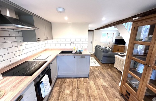 Wickhamford Cottage | Stable Cottage - sleeps 4 guests in 2 bedrooms