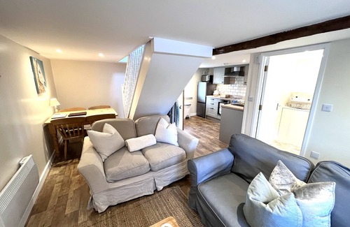 Wickhamford Cottage | Stable Cottage - sleeps 4 guests in 2 bedrooms