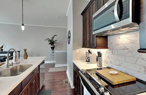 Galveston Condo | Stables on The Strand