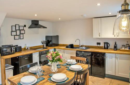 Hopton House | Stainsborough Hall Holiday Cottages