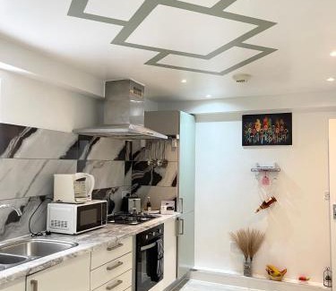 Alibon Apartment | Stanton - Impeccable and stylish 2 bedroom