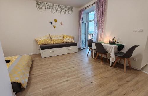 Golcuv Jenikov Apartment | Star #3C315