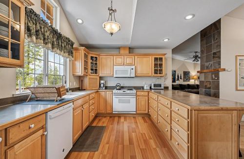 Groveland House | Star of the Mountain Yosemite Home