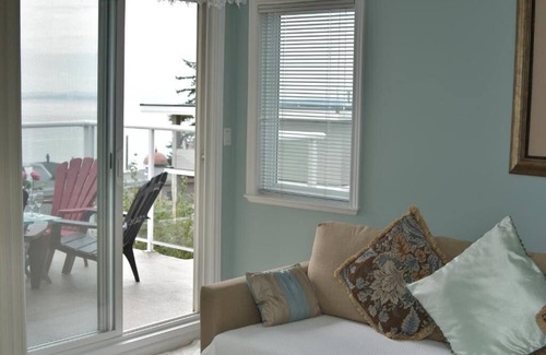 White Rock House | Star of the Sea guest house, Queen size suites with Ocean view balcony