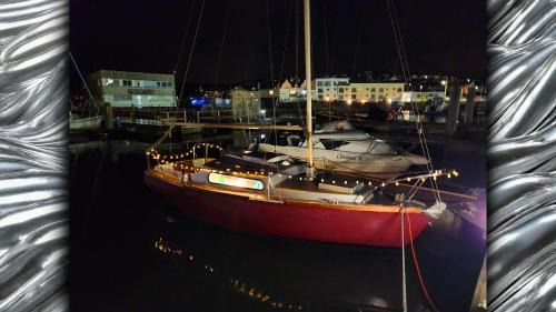 Newhaven Boat Rental | Starbullet - Albion Wave Vintage Sail Yacht Romantic Stay for 2