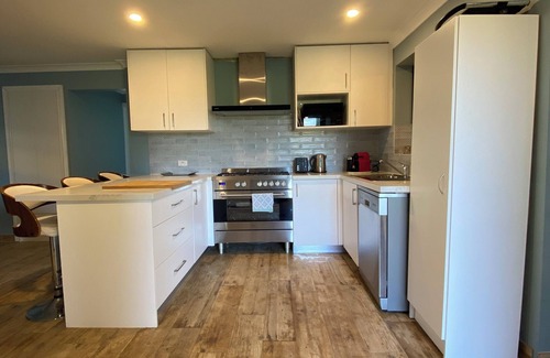 Lancelin House | Starfish Beach Shack - New, Stylish and Spacious