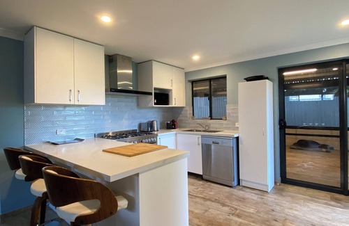 Lancelin House | Starfish Beach Shack - New, Stylish and Spacious