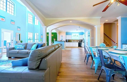 Surfside Beach House | Starfish Beachfront Swim-Up with HOT TUB