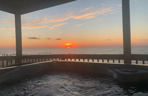 Surfside Beach House | Starfish Swim-up Beachfront on spacious car-free beach