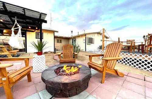 Yucca Valley House | Stargazer Ranch - Tranquility on 2 acres with Large Private Pool, Fire Pit, Yoga Room, Telescope for Stargazing, BBQ, 50in Roku SmartTV