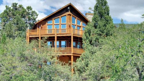 Castle Glen Estates House | Starlight Retreat by AvantStay Gorgeous Log Style Home w Incredible Views