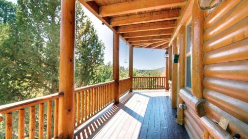 Castle Glen Estates House | Starlight Retreat by AvantStay Gorgeous Log Style Home w Incredible Views