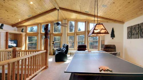 Castle Glen Estates House | Starlight Retreat by AvantStay Gorgeous Log Style Home w Incredible Views