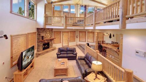 Castle Glen Estates House | Starlight Retreat by AvantStay Gorgeous Log Style Home w Incredible Views