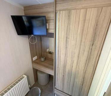 Malton House | Starling Lodge with Hot tub at Brickyard Lakes