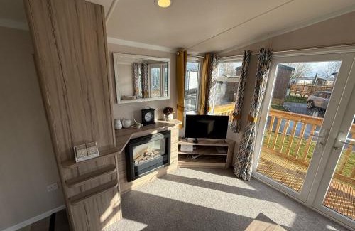 Malton House | Starling Lodge with Hot tub at Brickyard Lakes