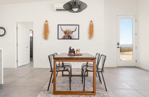 Joshua Tree Villa | Starlit Dunes - Spa, pool table, bocce, table tennis & endless views