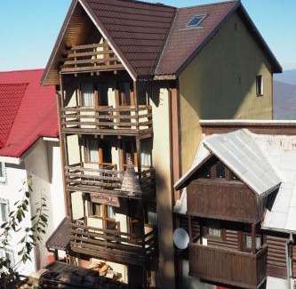 Lupeni Ski Chalet | STARR ROoms