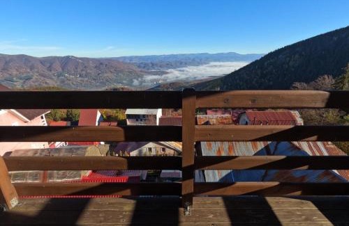 Lupeni Ski Chalet | STARR ROoms