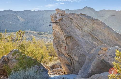 Joshua Tree House | Stars on the Rocks - Pool, HotTub, FirePit, Boulders!