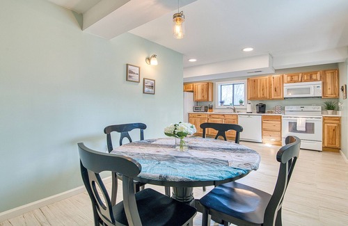 Lake Junaluska Apartment | Starstorm Mountain ApartmentnLakeview deck & hiking trail, near many activities.