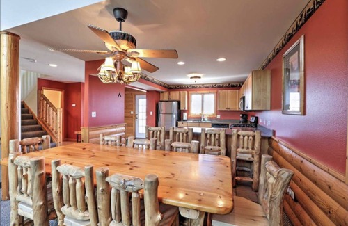 Oglesby House | Starved Rock Cabin, Sleeps 14!