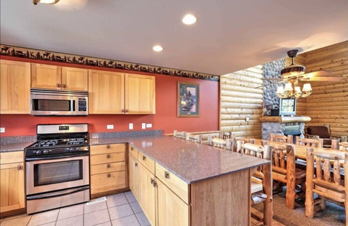 Oglesby House | Starved Rock Cabin, Sleeps 14!