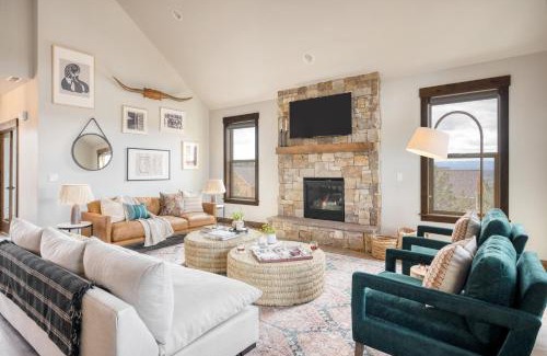 Powell Butte House | Starview at Brasada Ranch Resort by AvantStay Stunning Home w HotTub Close To World Class Golf