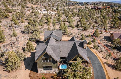 Powell Butte House | Starview at Brasada Ranch Resort by AvantStay Stunning Home w HotTub Close To World Class Golf