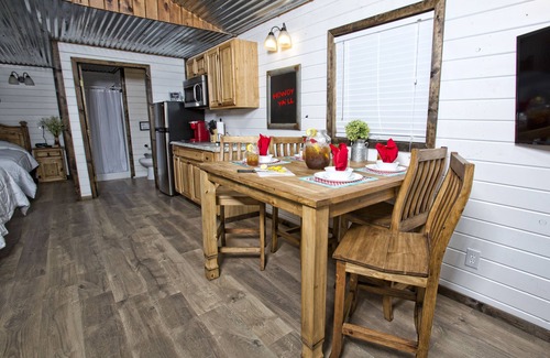 Monument Hotel | Stateline Cabins & RV