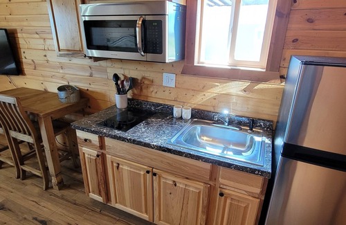 Monument Hotel | Stateline Cabins & RV