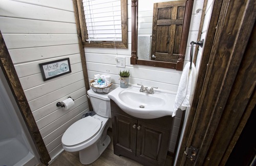 Monument Hotel | Stateline Cabins & RV