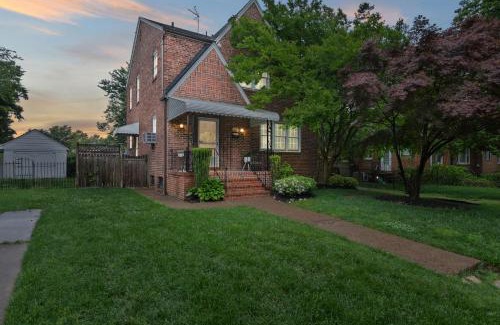 Potomac West House | Stately 5BR Historic Retreat - CozySuites