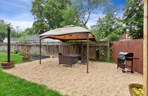 Potomac West House | Stately 5BR Historic Retreat - CozySuites