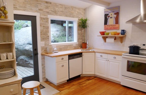 Stony Creek Apartment | Stay Above Our Antique Shop In The Ridgeview Suite @ Stony Creek Depot