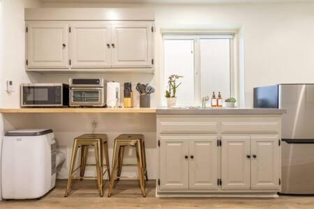Sand Section Apartment | Stay around the corner from the Manhattan Beach Strand
