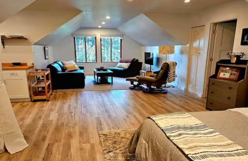 North Bend House | Stay at the Loft! Romantic, Quiet, Loads of Local Activities.