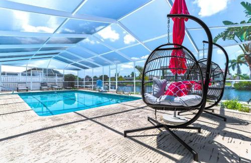 Apollo Beach House | Stay Awhile