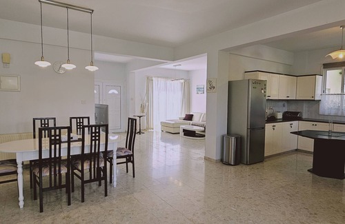 Oroklini Ski Chalet | STAY Cactus House