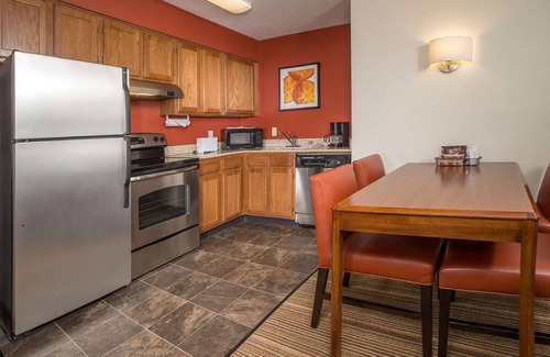 Charleston Hotel | Stay Close to Heritage Towers, Charleston! 2 Spacious Units, Pets Allowed