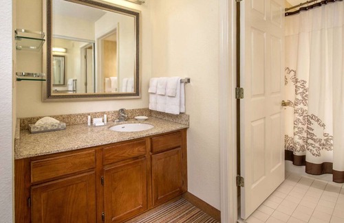 Charleston Hotel | Stay Close to Heritage Towers, Charleston! 2 Spacious Units, Pets Allowed